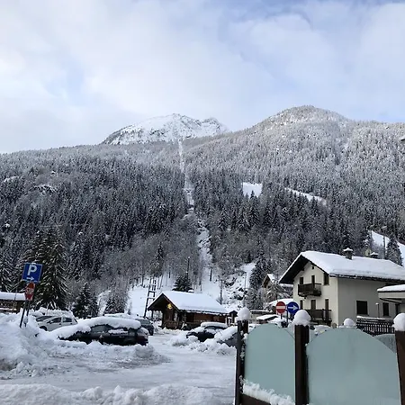 ホテル Alpenrose Ski&bike Mountain グレッソネイ・サイント・ジェアン