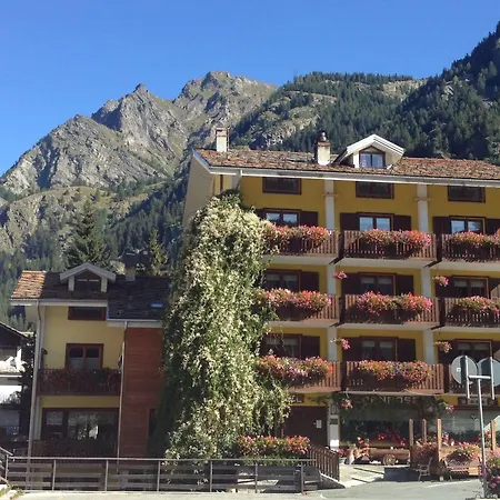فندق Alpenrose Ski&bike Mountain 3*